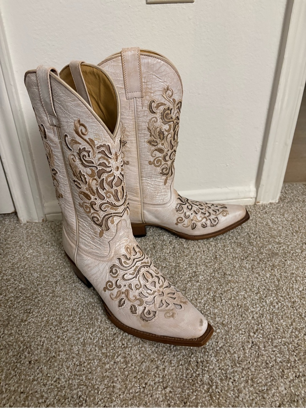 Women's Embroidered Cream Western Cowboy Boots